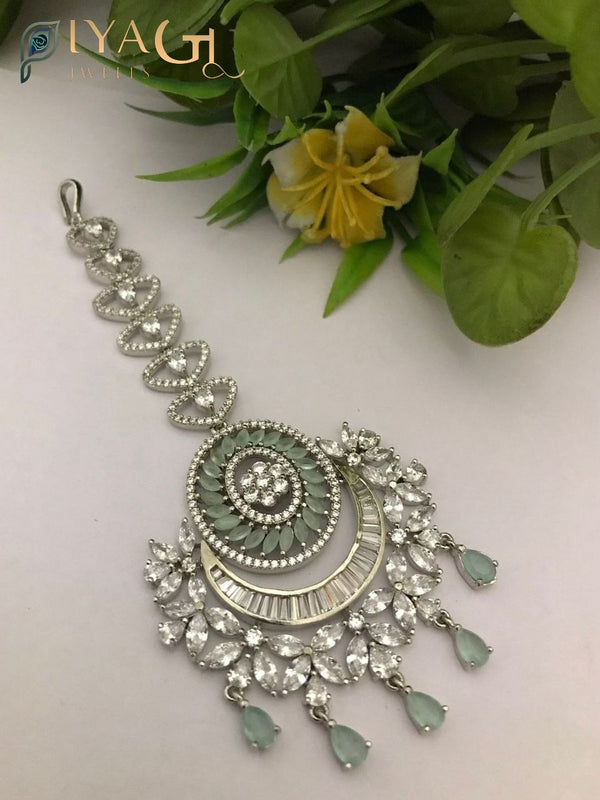 Gold tone floral design maang tikka for festive occasions - PiyaGuJwells